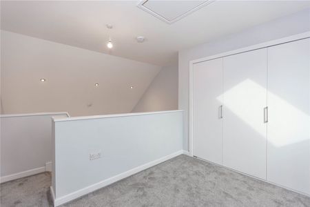 High Street, - Photo 5