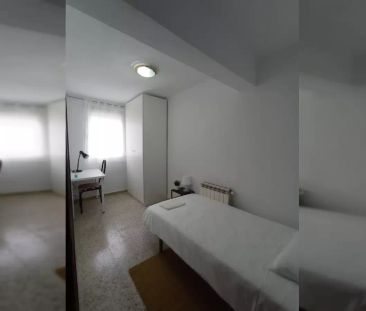 Room in a shared 5-bedroom apartment for rent in Ventas, perfect fo... - Photo 3