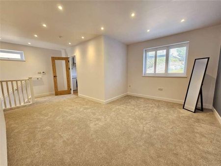 Sunnyside, London Road, Chalfont St. Giles, Buckinghamshire, HP8 - Photo 3