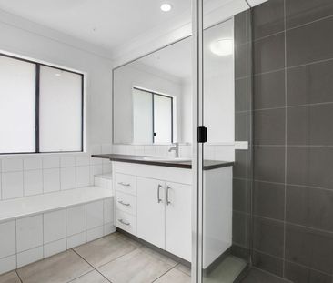 27 Maryvale Circuit, Beaconsfield QLD 4740 - House For Rent | Domain - Photo 1