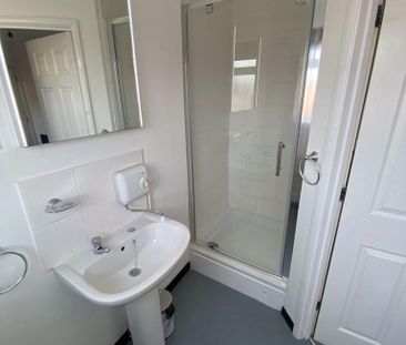 1 bedroom in a house share to rent - Photo 6