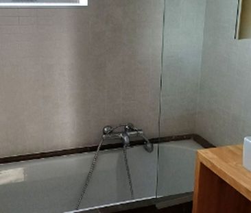 Appartement te huur in Kortrijk voor € 700 met 2 slaapkamers - Photo 2