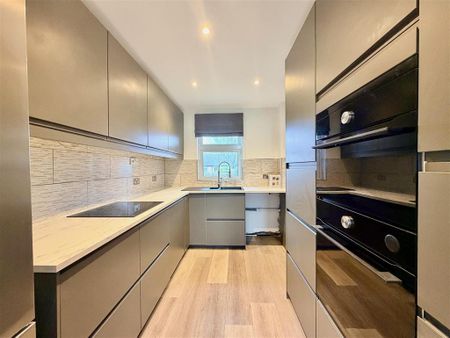 3 bedroom end of terrace house to rent - Photo 5