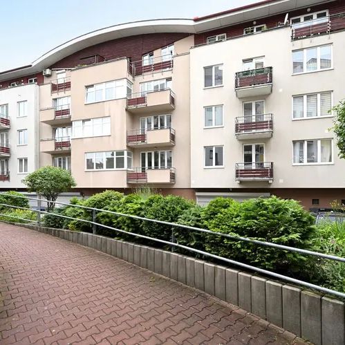 Byt 1+kk, 35 m and sup2;, balkon a sklep, ul. Za Černým mostem, Praha 14 Kyje - Photo 1