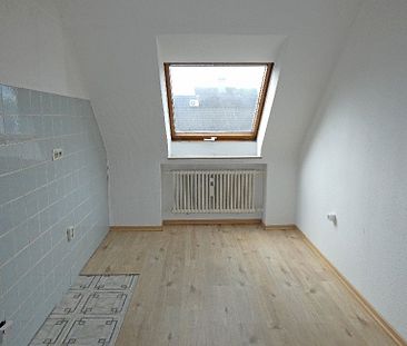 Gemütliche 2-Zimmer-Dachgeschoss-Wohnung in ruhiger Lage! - Photo 2