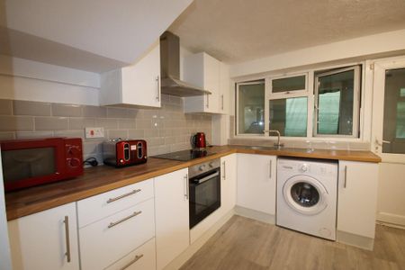 1 bedroom in a house share to rent - Photo 4