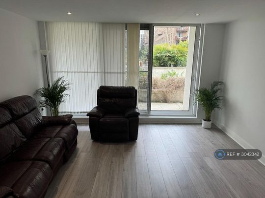 2 bedroom flat to rent - Photo 1