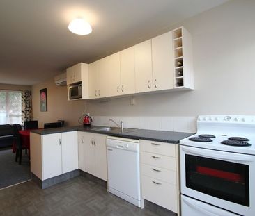 Convenient 2-Bedroom Flat - Photo 6