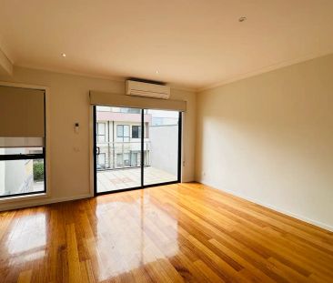 “Stylish Townhome Offering Effortless Everyday Living at 2/354 Gran... - Photo 5