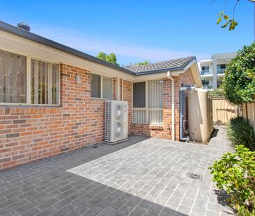 Ideally Located Three Bedroom Villa - Photo 2