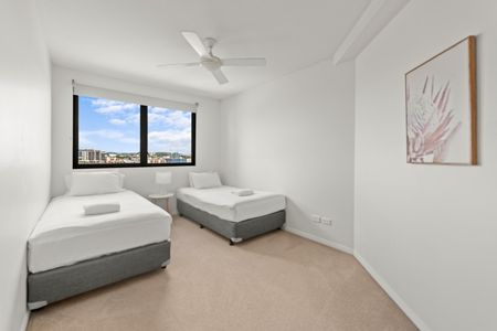 Spacious 3 bedroom apartment with excellent river view - Photo 2