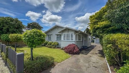 HOKOWHITU - FOUR BEDROOMS - Photo 2