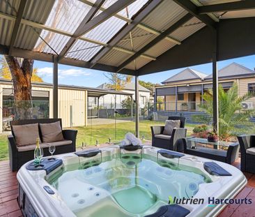 Great Location Fully Furnished 3 Bedroom Home - Photo 6