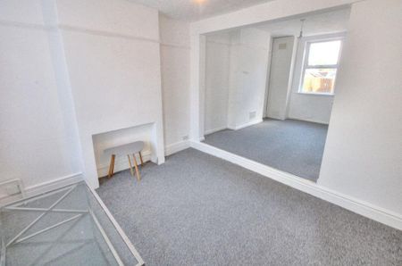 2 bedroom end of terrace house to rent - Photo 3