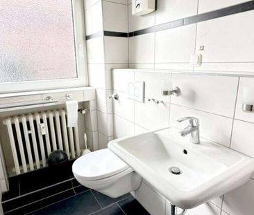 WOHNEN AM SCHMÖLDERPARK: Renovierte 2-Zim.-Whg. mit Tageslichtbad, ... - Photo 2