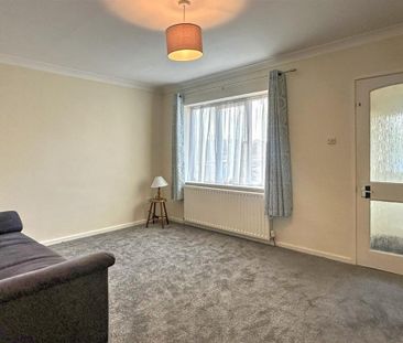 2 bedroom semi-detached house to rent - Photo 6