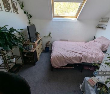 3 bedroom end of terrace house to rent - Photo 2