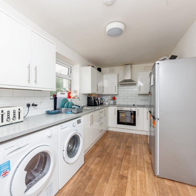 5 bedroom semi-detached house to rent - Photo 1