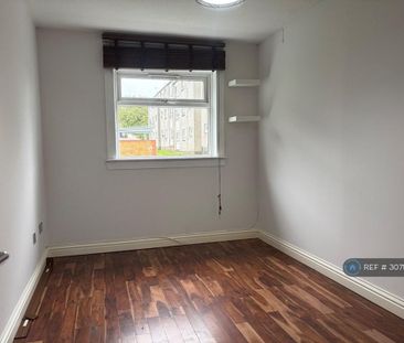3 bedroom flat to rent - Photo 4