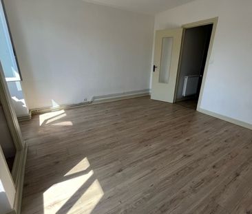 Dans belle maison, joli T1 entièrement rénové - Photo 1