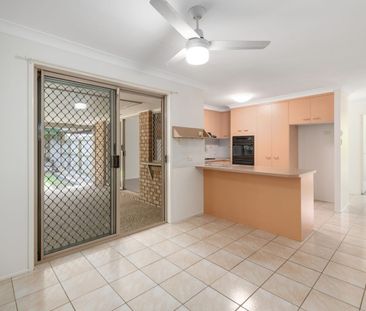 Large Family Home in Belmont - Photo 6