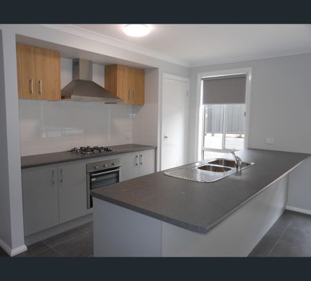 8 Idaho Court, Springdale Heights, NSW 2641 - Photo 3