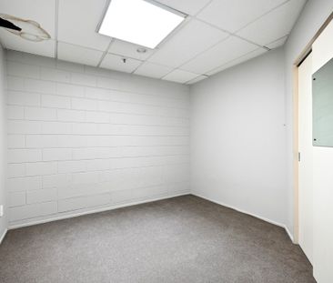 Enjoy easy inner-city living in this well-located two-bedroom apart... - Photo 5