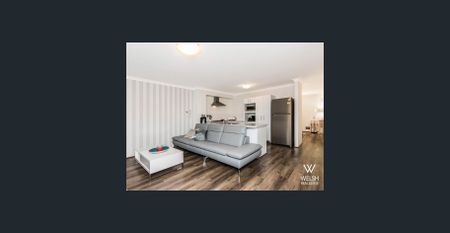 STUNNING TOWNHOUSE IN TOP END LOCATION! - Photo 3