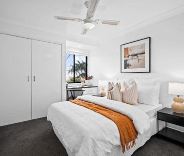 Modern Rainforest Retreat with Dual Living in a Private, Leafy Cul-... - Photo 5