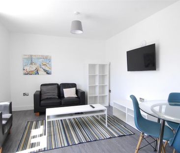 2 bedroom flat to rent - Photo 1