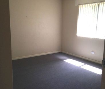 SPACIOUS 2 BEDROOM UNIT A BLOCK FROM THE CBD! - Photo 2