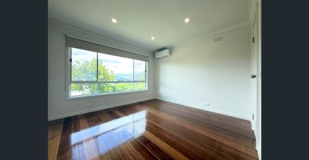 Newly Renovated Family Home in Prime Doncaster East Location - Photo 5