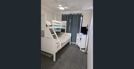 2-3 Bedroom Townhouse in the Heart of The Entrance - Photo 2