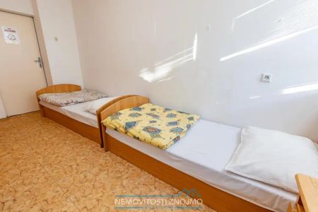 Pronájem lůžka na ubytovně Hrušovany n. Jev. po rekonstrukci bez kauce, WiFi, parkování,recepce 24/7 - Фото 3