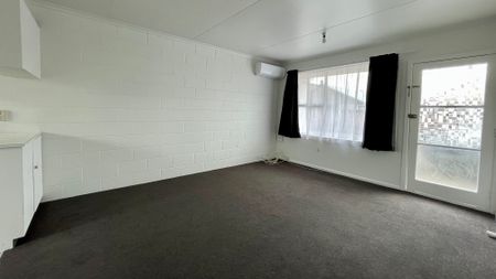 Well presented two bedroom unit close to University - Photo 3