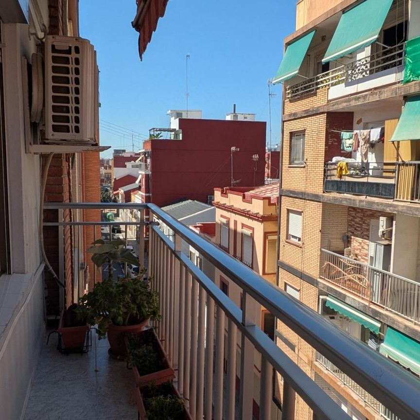 PISO DE TRES DORMITORIOS EN EL CABANYAL - Photo 1