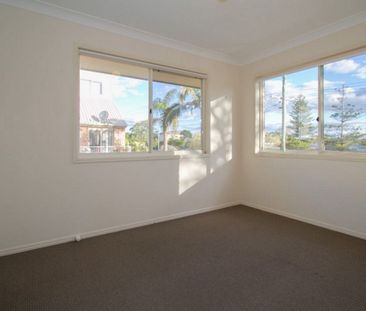 Beachside Townhouse - Located one street back from beach - Photo 5