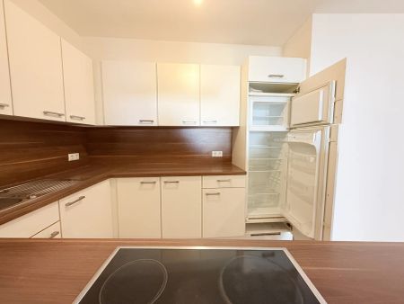 Geräumige 2-Zimmer Wohnung mit großem Wohnzimmer und begehbarem Kleiderschrank in urbaner Lage - Photo 4