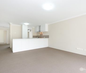 COMFORTABLE FAMILY HOME IN QUIET STREET! - Photo 1