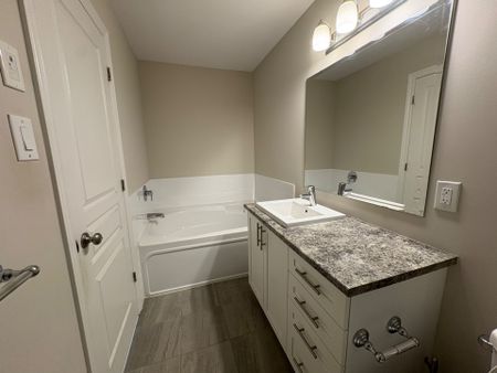 For Lease - 324 Rainrock Crescent, Orleans - Convent Glen and Area, Ontario - Photo 4