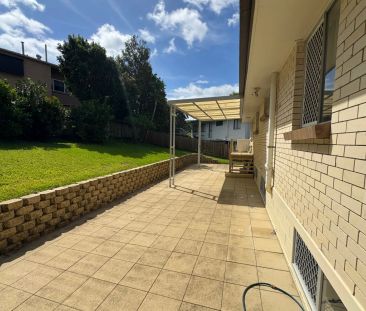 TWO LEVEL FAMILY HOME READ TO RENT - Photo 3