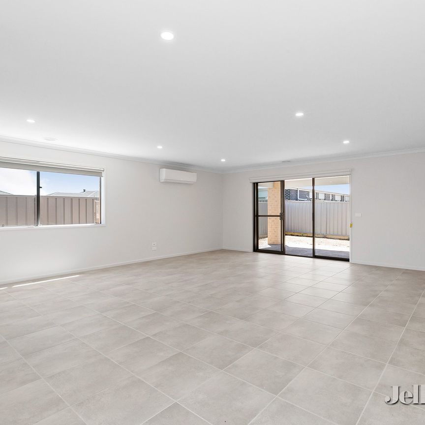 81 Willoby Drive, Alfredton - Photo 1