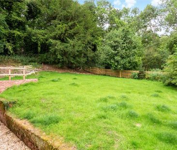 A charming three bedroom cottage in an idyllic location - Photo 1