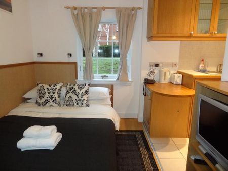 Flat 117 Fulham Palace Road, Fulham W6 9HH - Photo 2