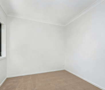 Spacious Four beds Family House with Double Garage - Photo 6