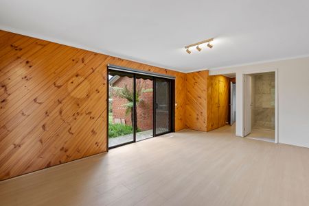 Fully renovated family oasis with modern flair - Photo 3