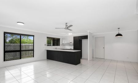 Spacious Family Living in a Quiet Street - Photo 5