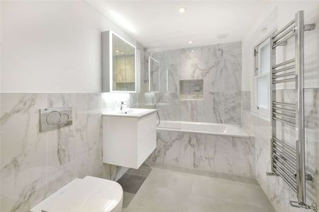 A light and modern one-bedroom apartment benefitting from wooden floors throughout and a private patio, moments from the Kings Road SW3. - Photo 5