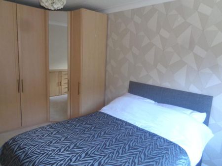 2 bedroom ground floor flat to rent - Photo 5