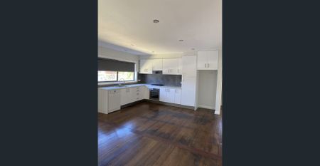 Fully Renovated Villa - Photo 5